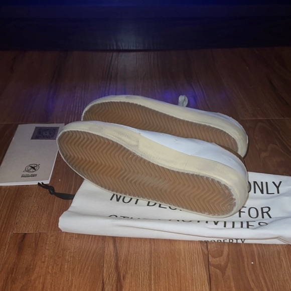 Golden Goose Superstar - Brand New NWT
In box with passport and dust bag - Picture 8 of 10